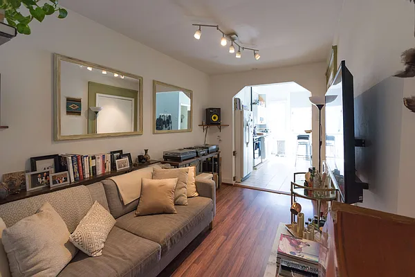 Rented by Joel Weisz, LREB | media 1