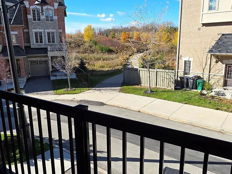 27 Shiff Cres — Photo 4