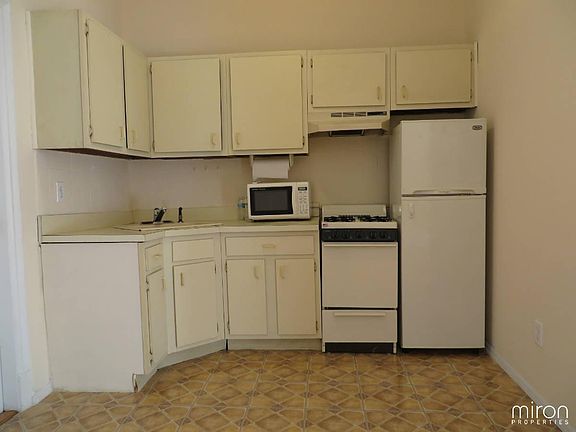 2nd image of 811 Lexington Ave APT 05F