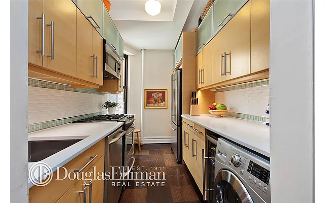 Sold by Douglas Elliman | media 18