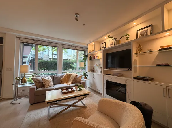 735 W 15th St #107, North Vancouver, BC V7L 2S5