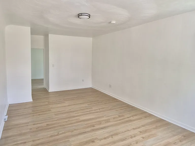 1025 Kenneth Ave #1 — Photo 1