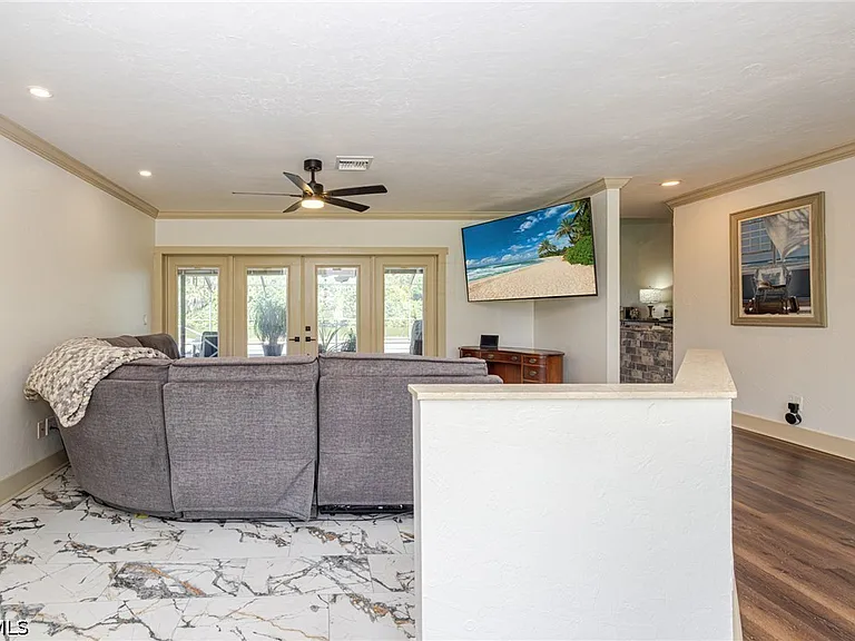 2507 Lakeview Dr — Photo 11