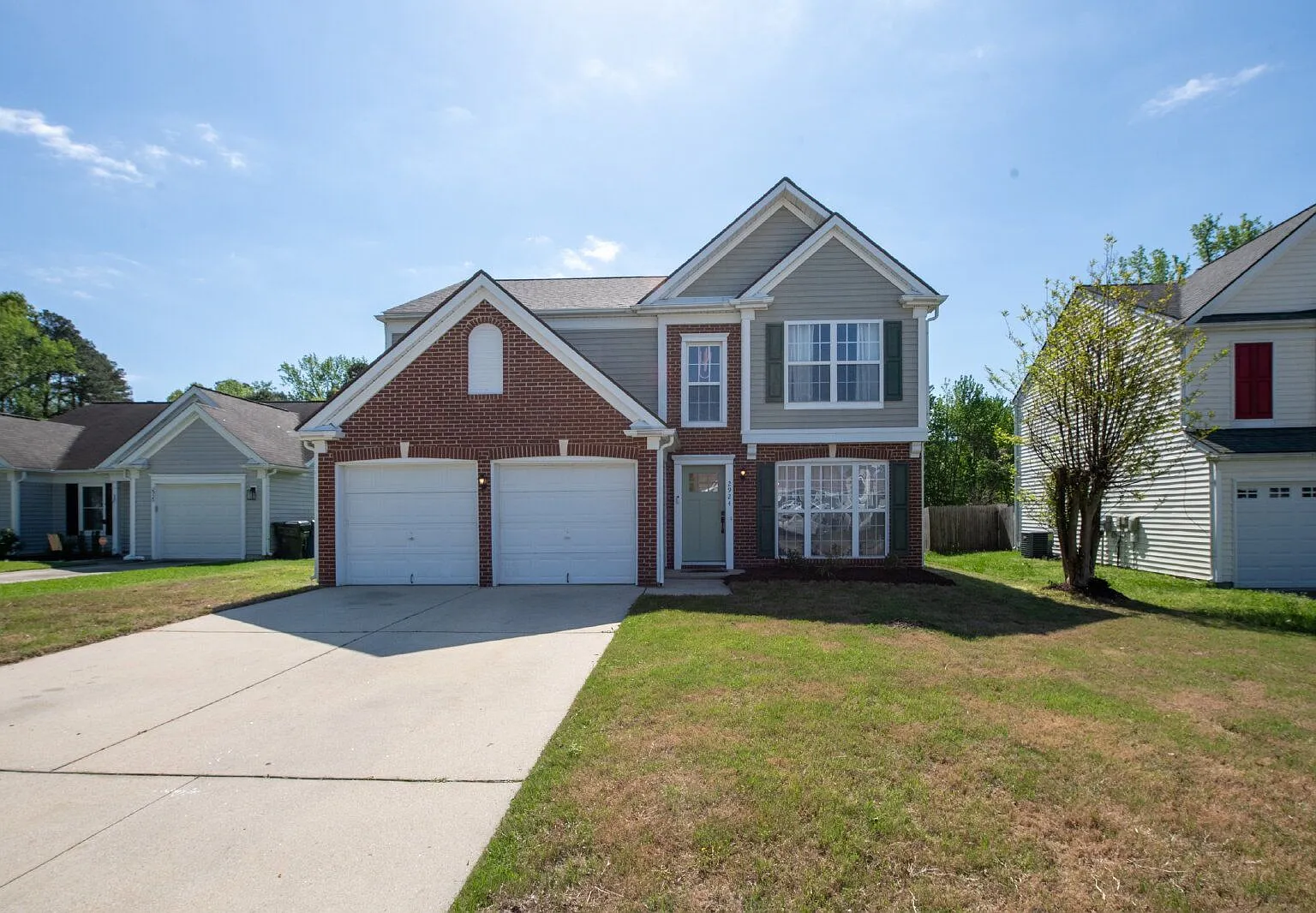 4 bed, 2.5 bath, 1946 sqft, $2,200 — Photo 1