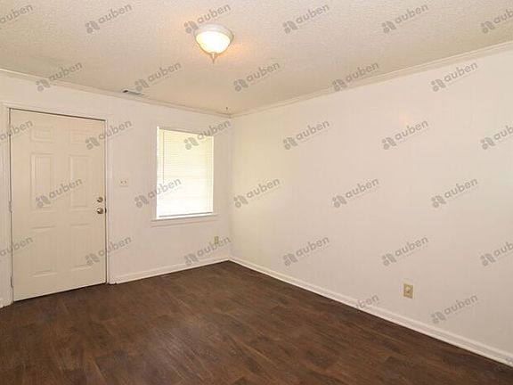 4th image of 2165 Telfair St #B