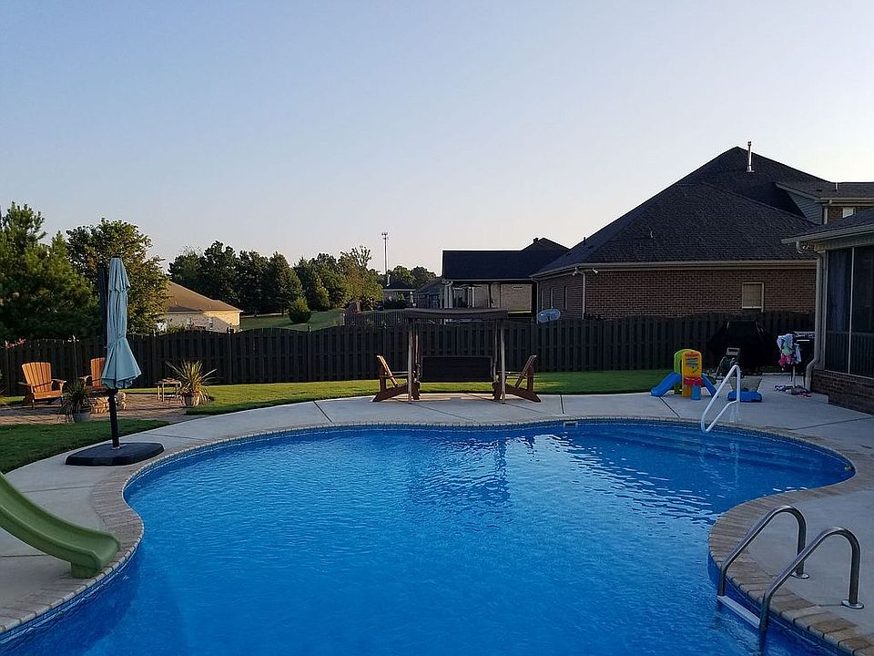 1st image of 207 Woodgrove Dr NW