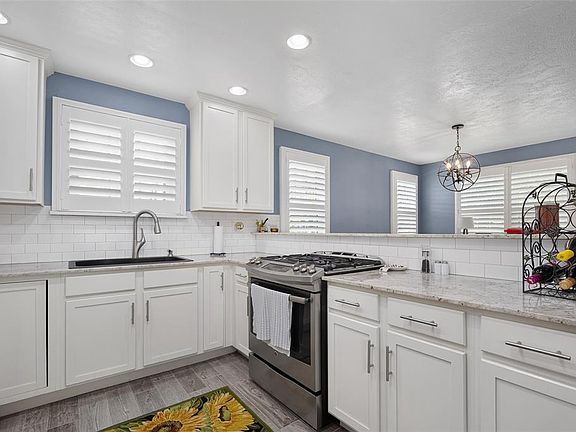 5th image of 2705 W Park Pl