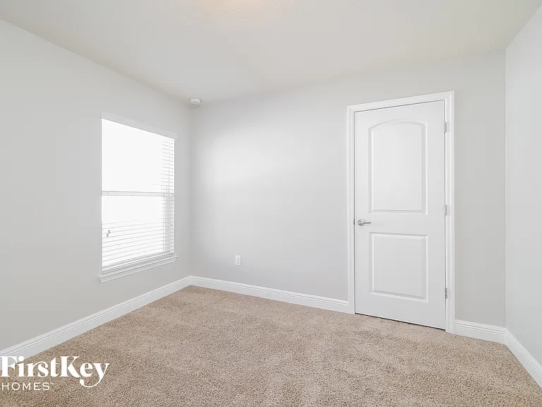 805 Colville Dr — Photo 9