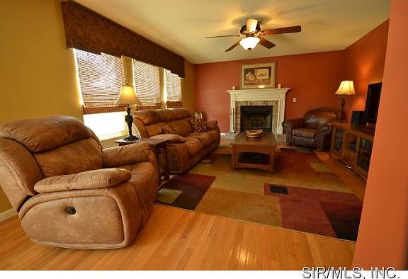 3rd image of 4832 Danielle Ct