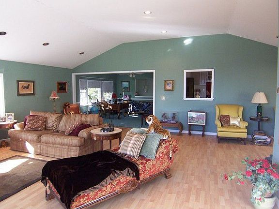 2nd image of 16 Carey St