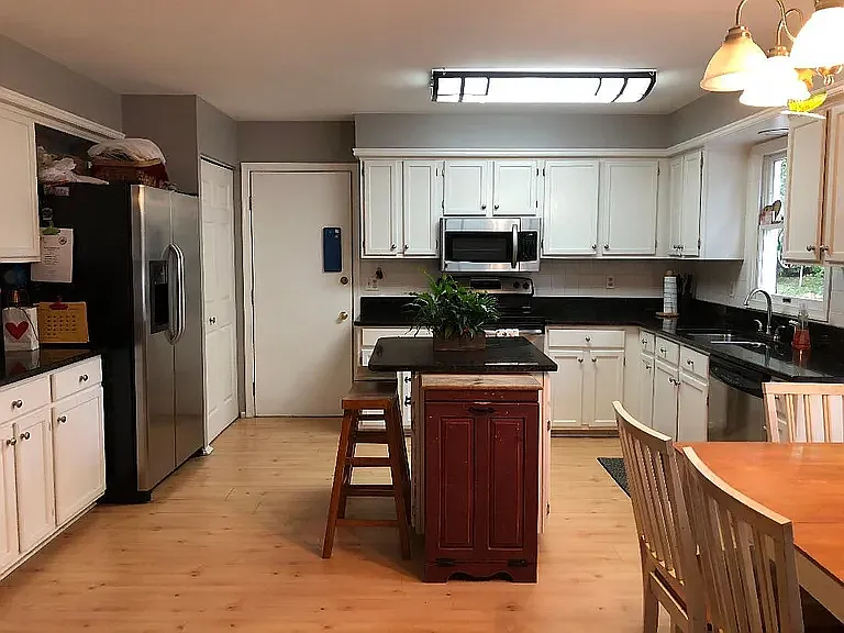 4 bed, 2.5 bath, 3148 sqft, $4,000 — Photo 2