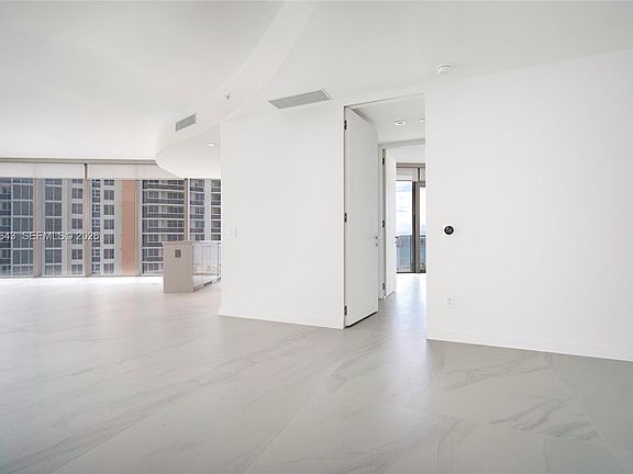 4th image of 18975 Collins Ave Unit 1604
