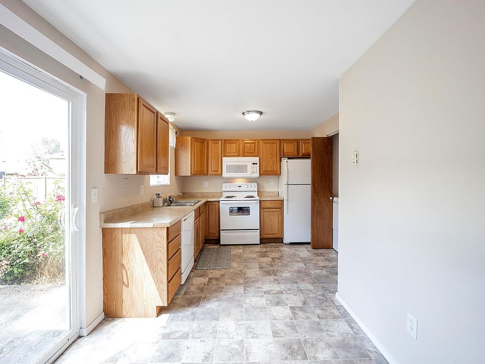 1st image of 428 1st Ave N #2