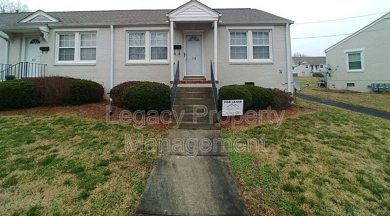 1st image of 609 E Willowbrook Dr