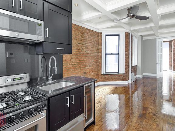 3rd image of 5 W 103rd St APT 1E
