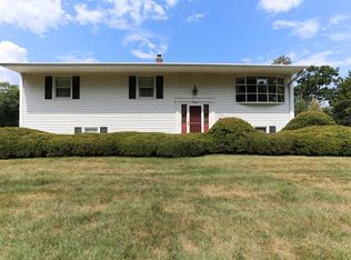 94 Hillview Rd, Holyoke, MA 01040