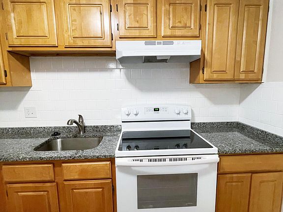 3rd image of 55 Elmwood Park APT 16