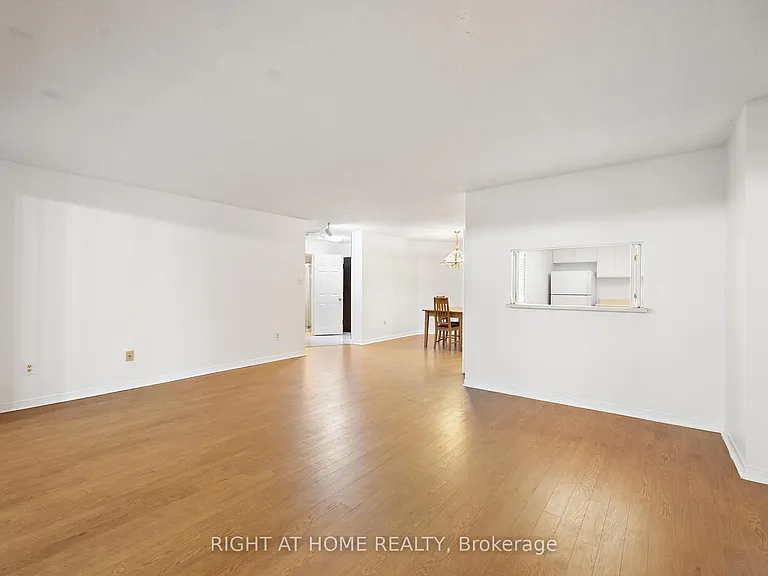 280 Simcoe St #206A — Photo 16