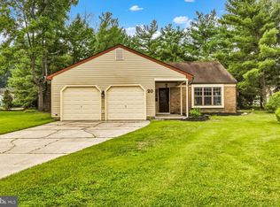 20 Oleander Ct, Mount Laurel, NJ 08054