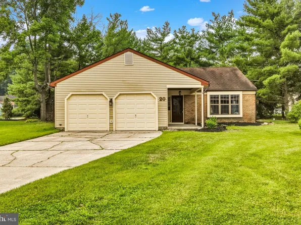 20 Oleander Ct, Mount Laurel, NJ 08054