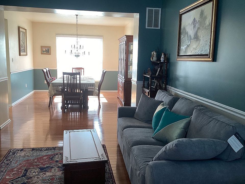 2nd image of 12 Cambridge Ln