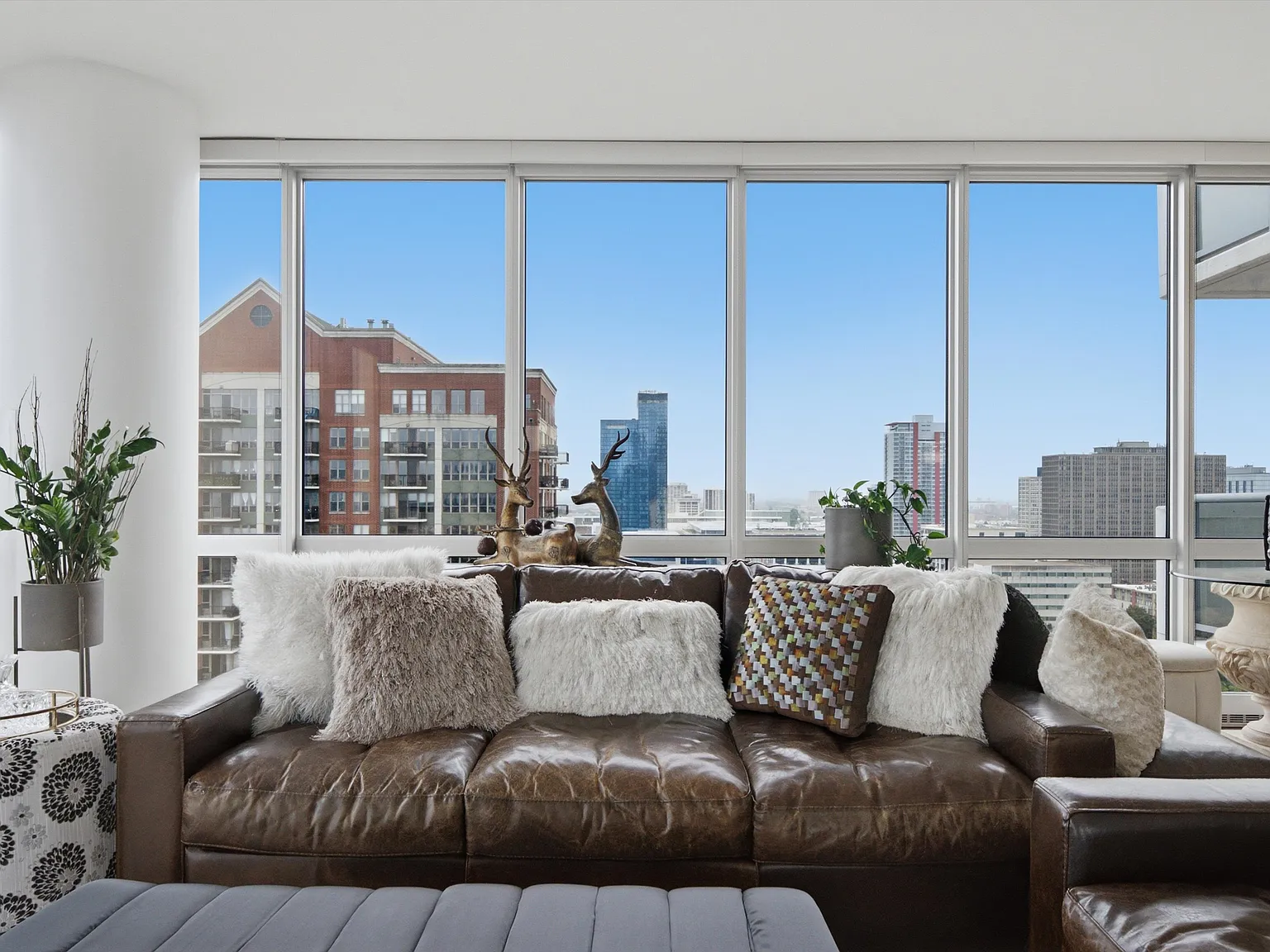 3 bed, 1565 sqft, $5,250 — Photo 4