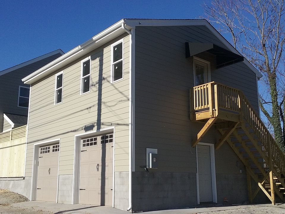 1st image of 211 W 11th St