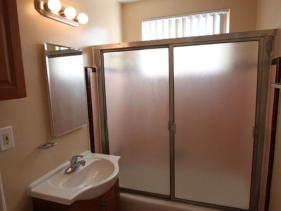 5th image of 5925 Crenshaw Blvd #26