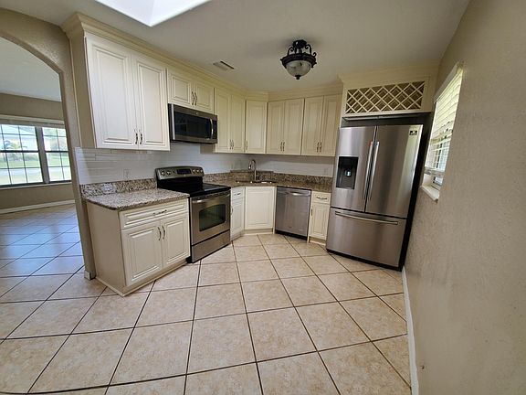 4th image of 1904 Park Ave
