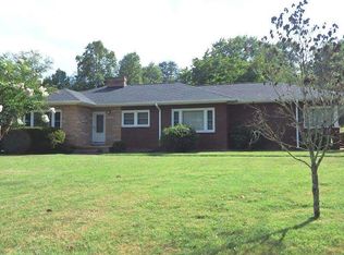 1002 Harrisburg Dr SW, Lenoir, NC 28645