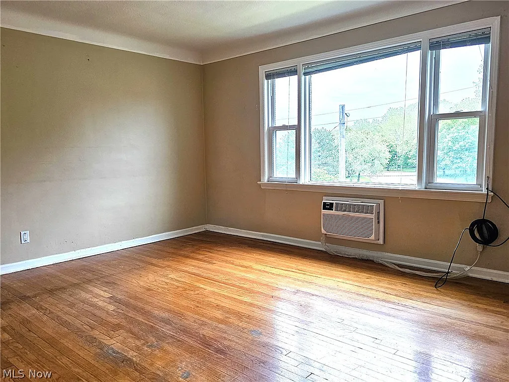 2 bed, 1.0 bath, $1,100 — Photo 2