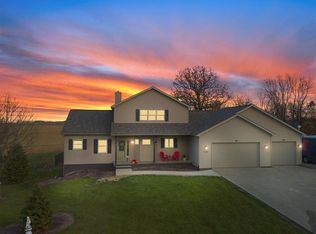 22355 Sangamon Dr, Carlock, IL 61725