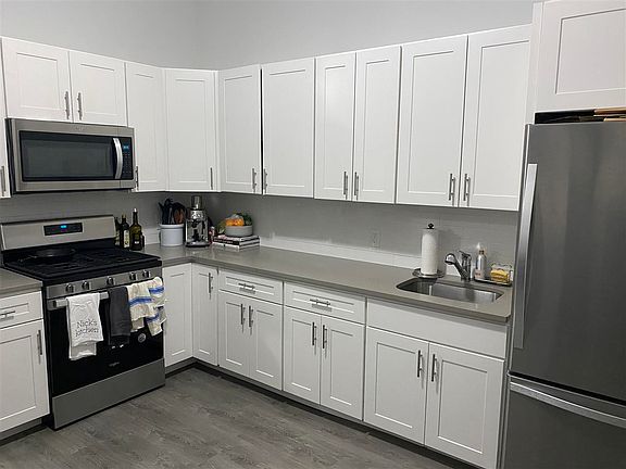 5th image of 872 Bergen Ave #8