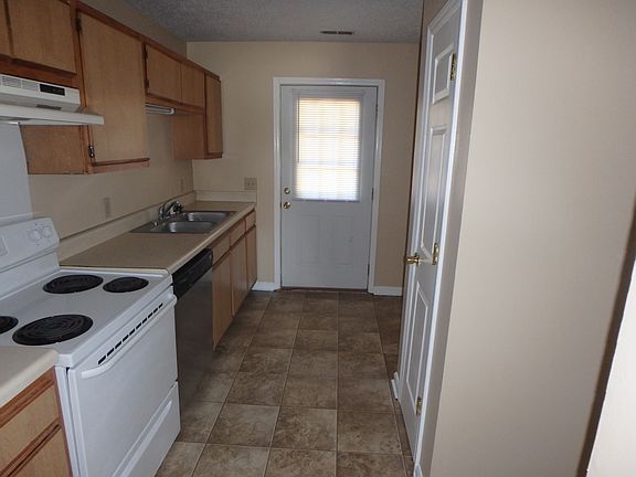 4th image of 704-1 Patton Cir #9