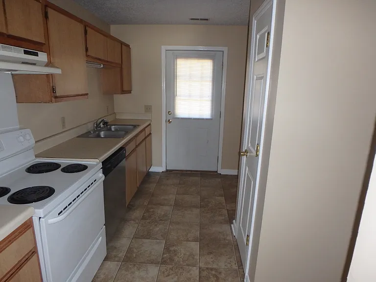 704-1 Patton Cir #9 — Photo 4