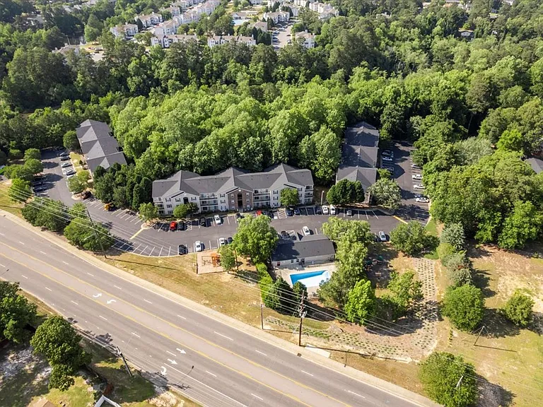 Stoney Ridge Luxury Apartments — Photo 9