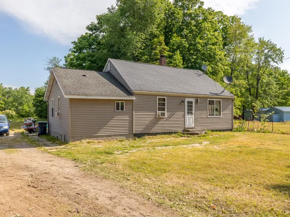 2425 W 12th St, White Cloud, MI 49349