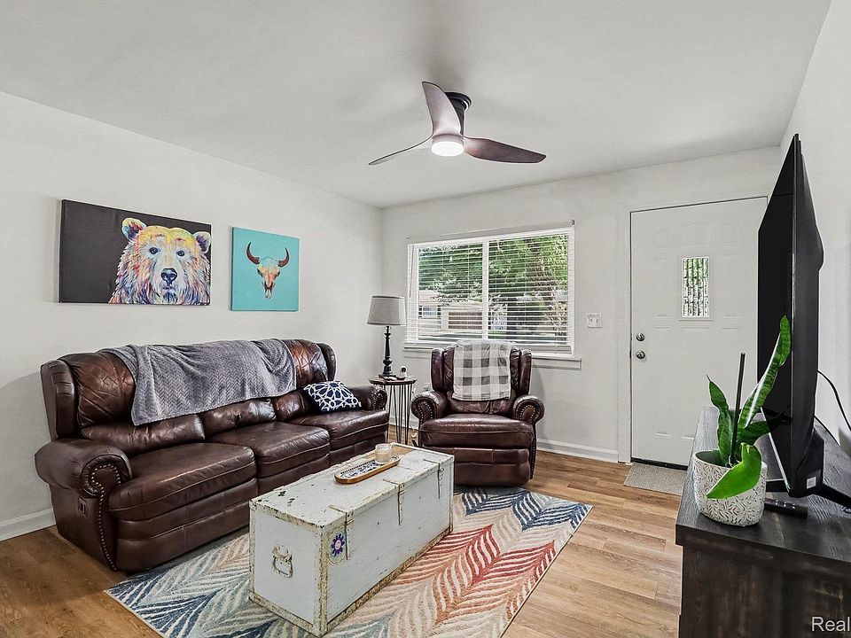 16042 Lauren St, photo 3