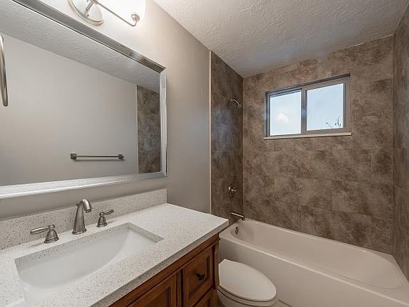 4th image of 415 Aspen Dr #A