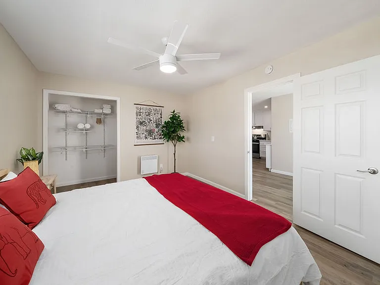 450 Manhattan Ave — Photo 19