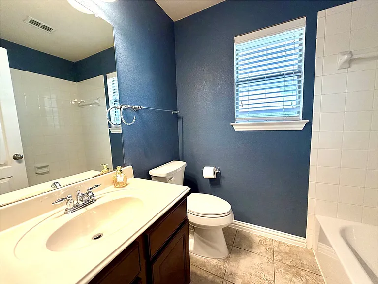 9404 Caliente Dr — Photo 13