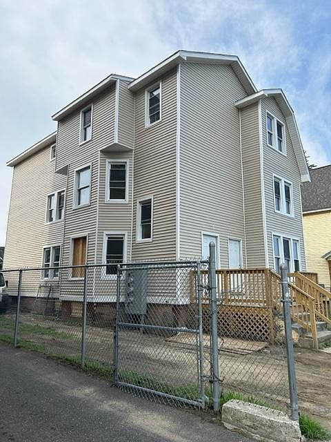 2nd image of 17 Greenwich St #3