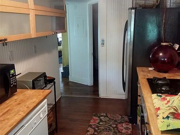 3rd image of 108 N Peninsula Ave