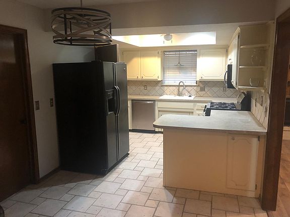 3rd image of 2925 SW 126th St