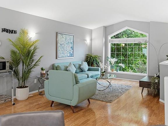 5th image of 738 Wright CRESCENT