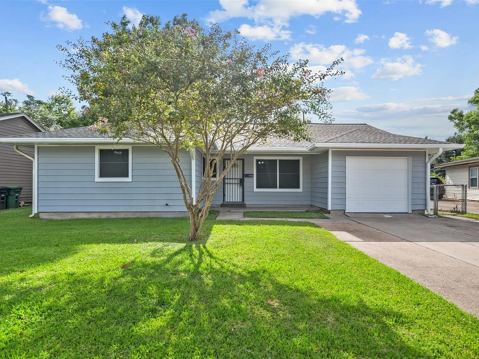3 bed, 1.5 bath, 1168 sqft, $1,600 — Photo 1