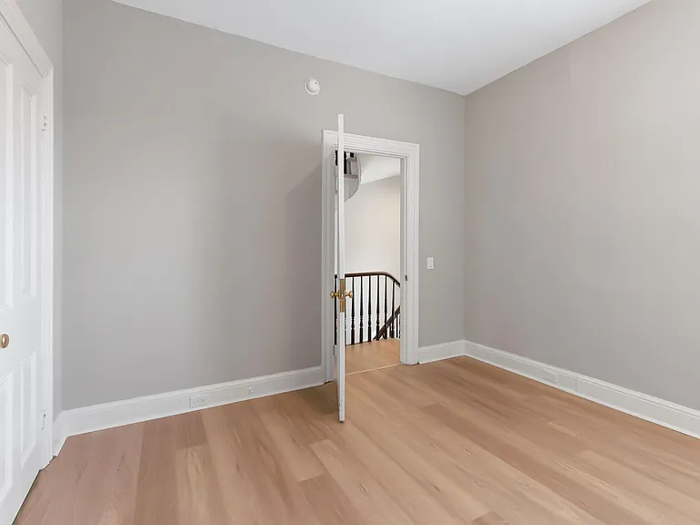 349 N Mulberry St — Photo 24