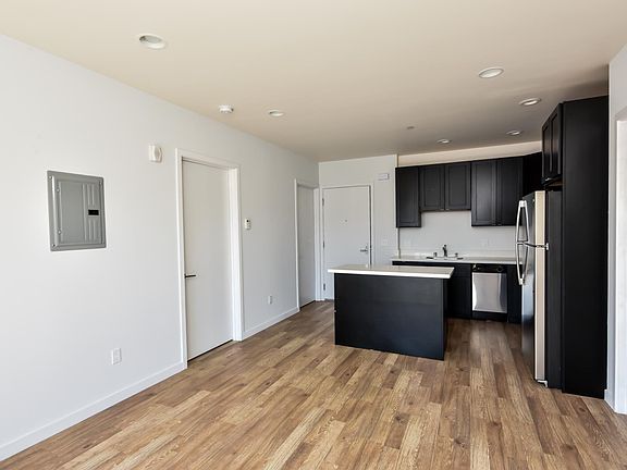 4th image of 280 Brighton Ave