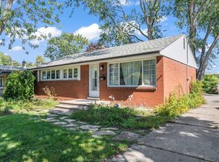 3660 Roxborough Blvd, Windsor, ON N9E 3A2