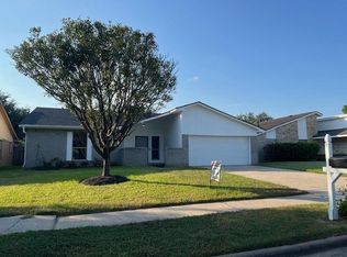 467 Buoy Rd, Webster, TX 77598